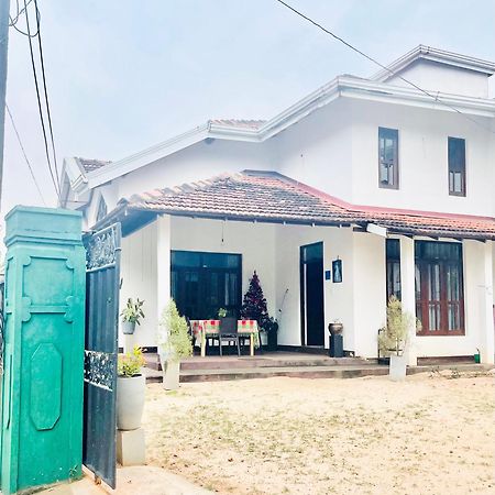 Sebastian Family Villa Negombo Exterior photo